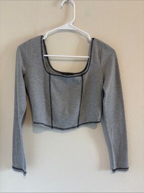 cropped long sleeve tee with black stitching